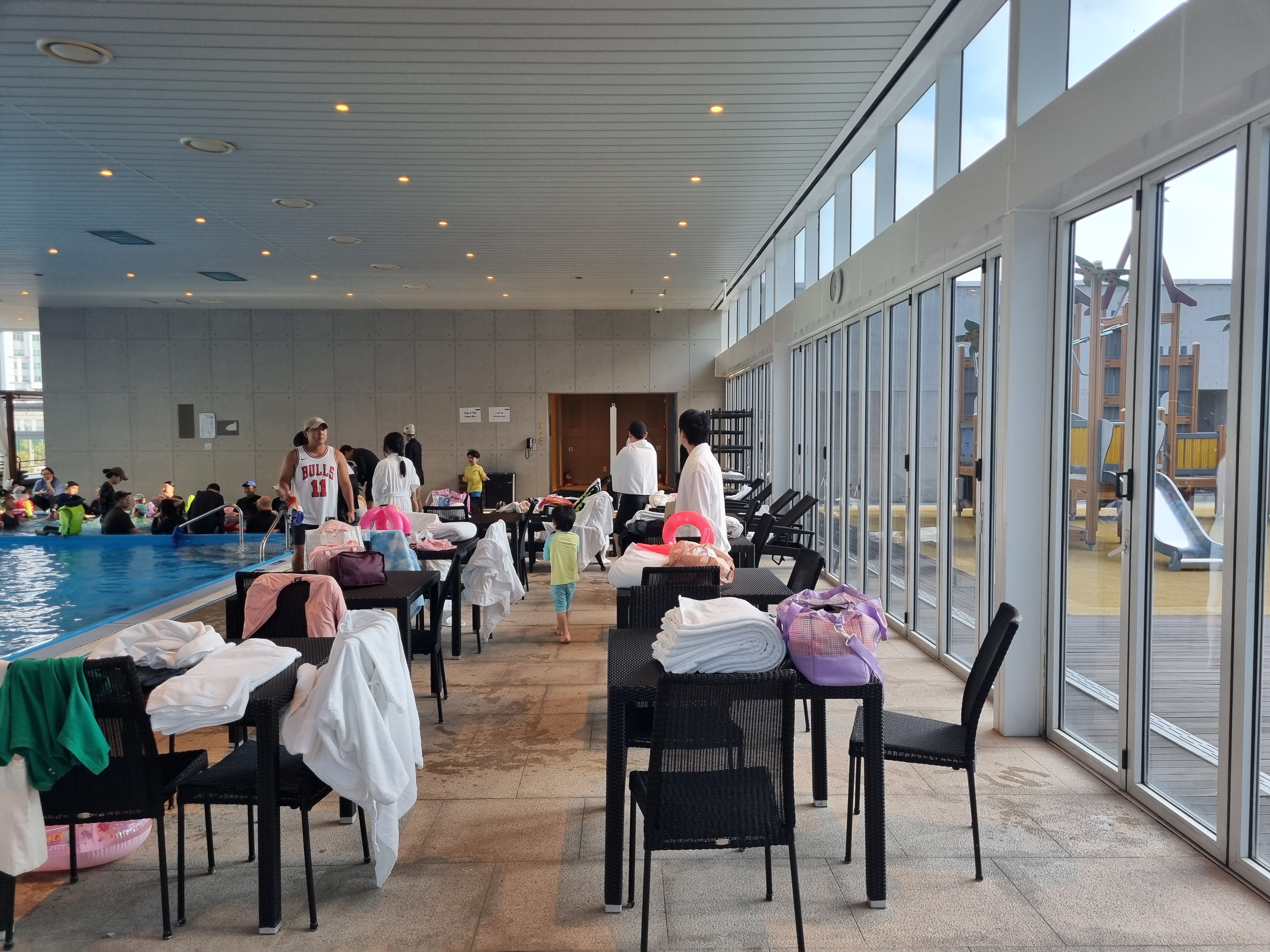 그랜드 하얏트 어린이 수영장 휴게공간