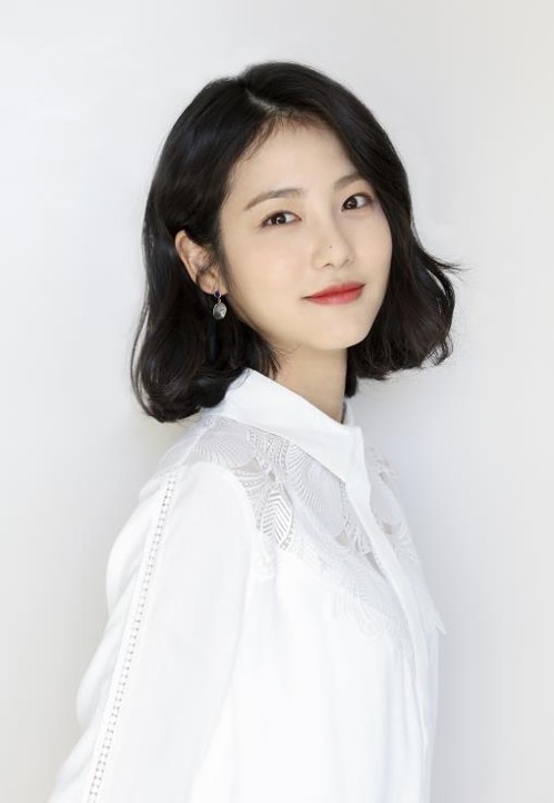 웃고 있는 신예은의 모습