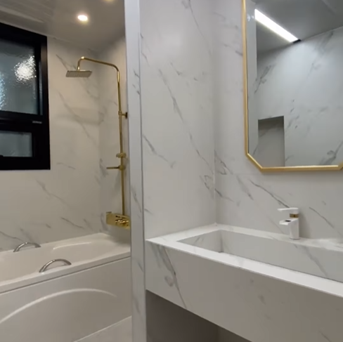 화장실에 욕조 및 세면대