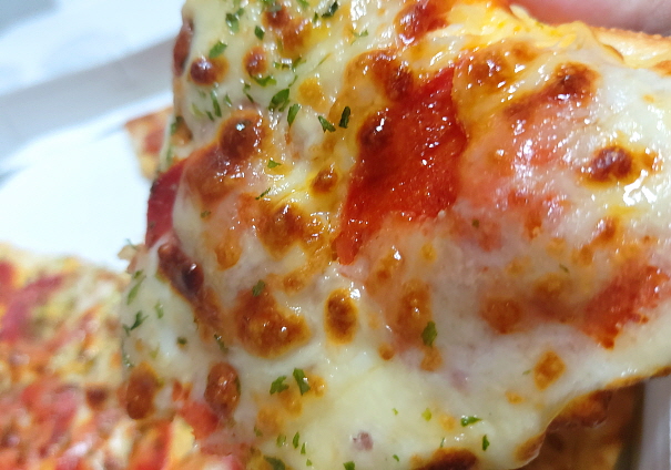 치즈폭탄 페퍼로니 피자