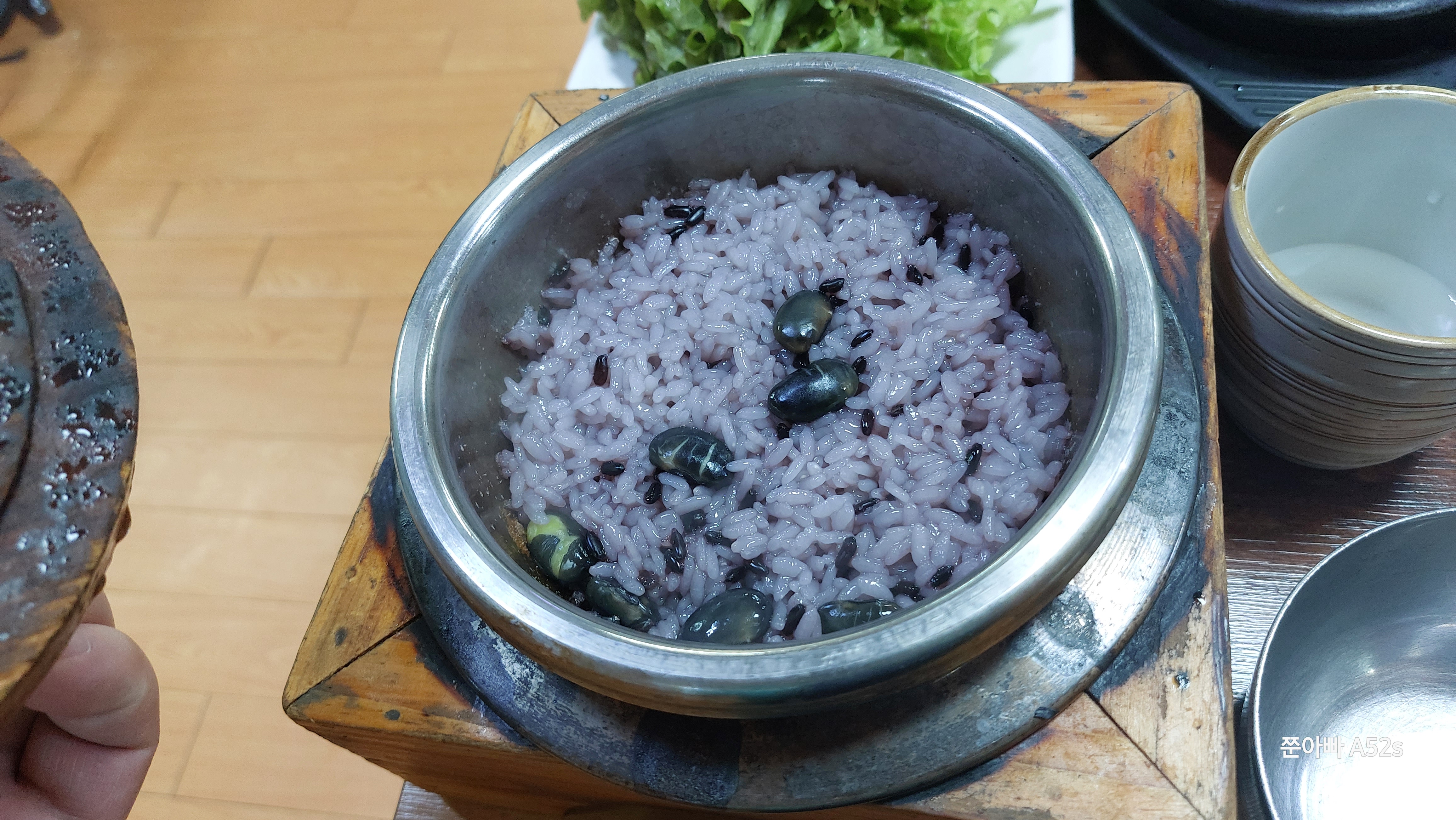 돌솥밥 시키길 잘했다. 확실히 잡곡이 많이 들어가서 좋다.
