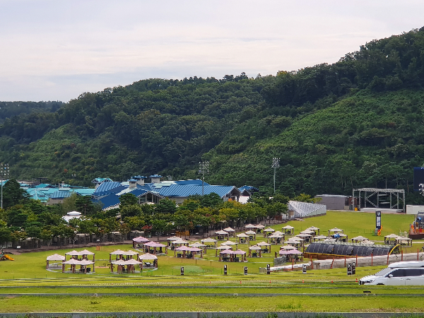 화담숲 주차장에서 바라보는 리조트 광경