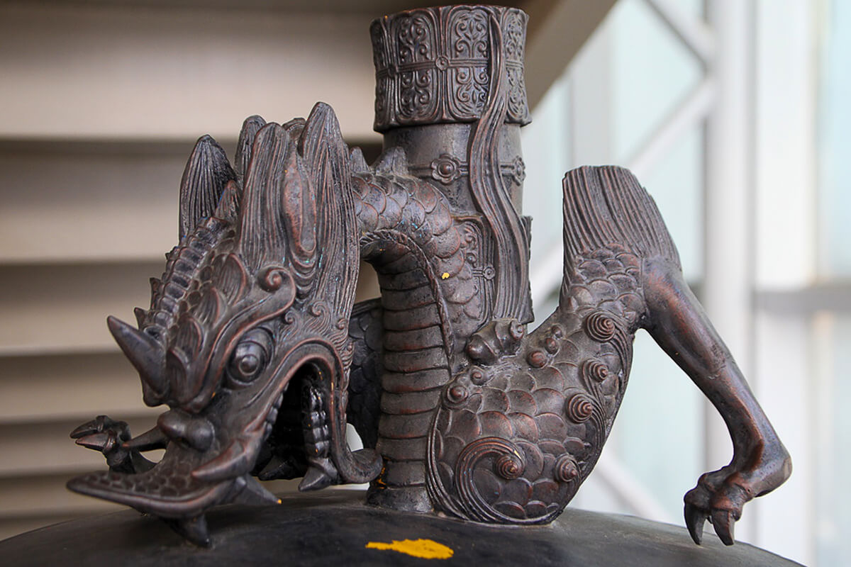 신라종의 특징인 용두와 만파식적을 형상화한 음관