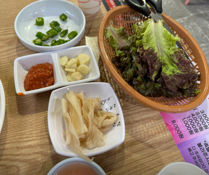 생생정보 족발 보쌈 매운족발 감자탕 무한리필 1인 14000원 인천 중구 신포역 우현족발 냉채족발