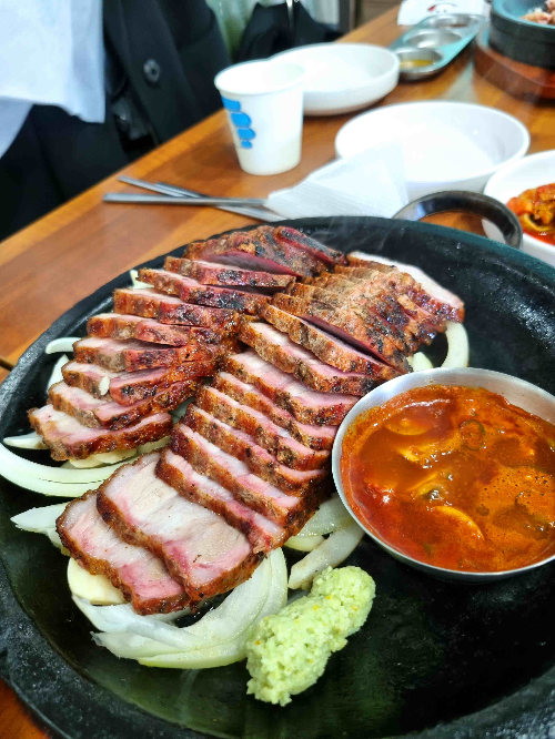 참숯바베큐&amp;#44; 누룽지 통닭&amp;#44; 장작구이 삼겹살