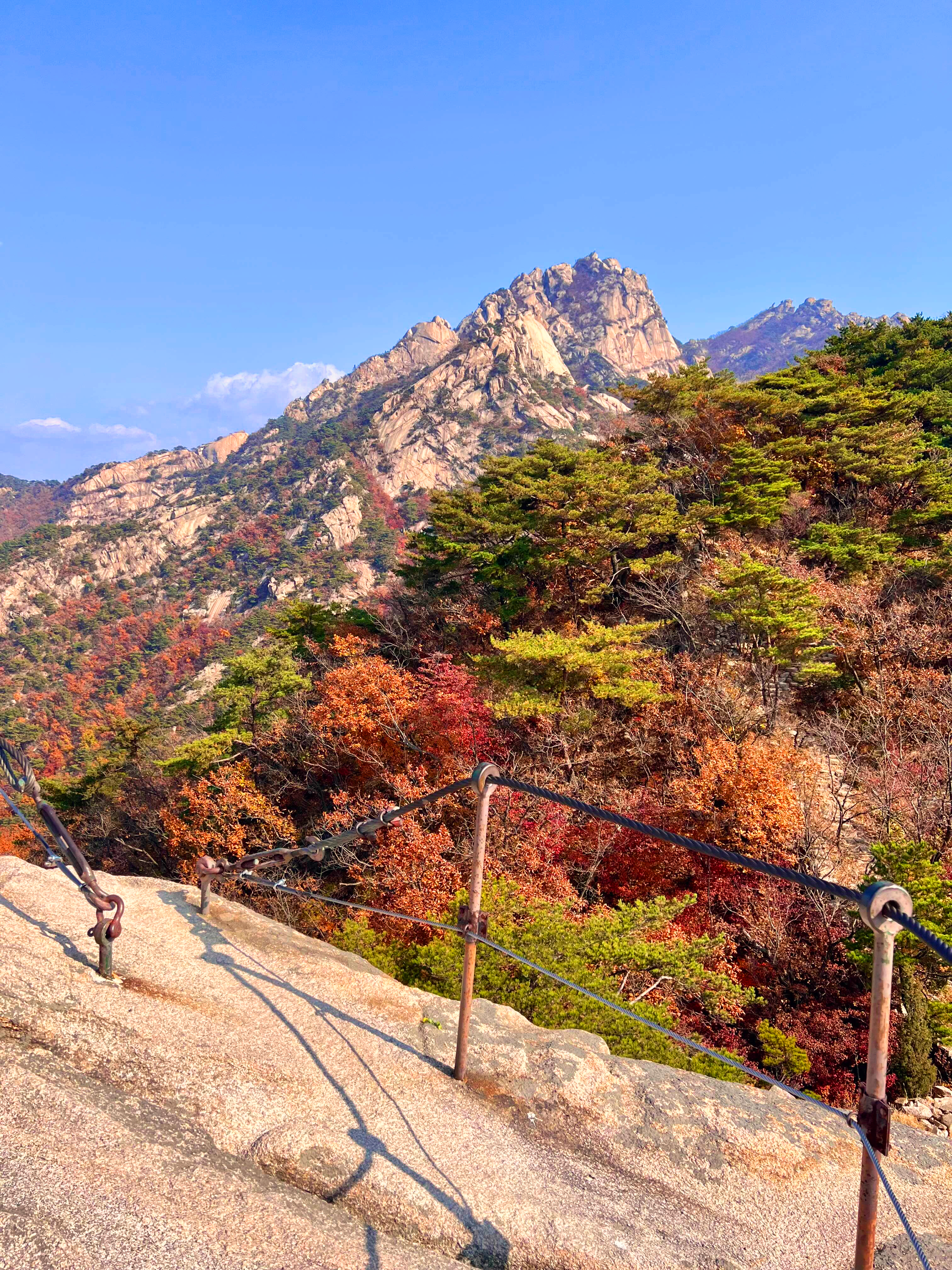 북한산 정상에서 바라본 아름다운 단풍