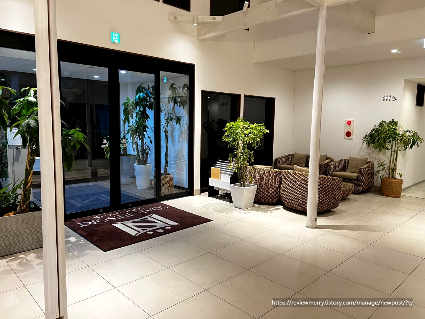 로비 입구 사진