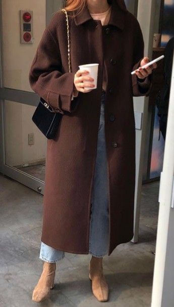 오버사이즈 코트와 청바지