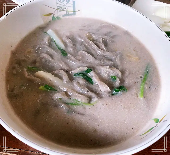 이만기 동네한바퀴 시즌2 흑임자 칼국수 파전 부추전 손두부 아픈 아내의 빈자리를 지키는 칼국수집 사장님 포항 맛집 소개