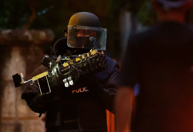 아베 총격 범인의 집에서 새로운 총기가 발견