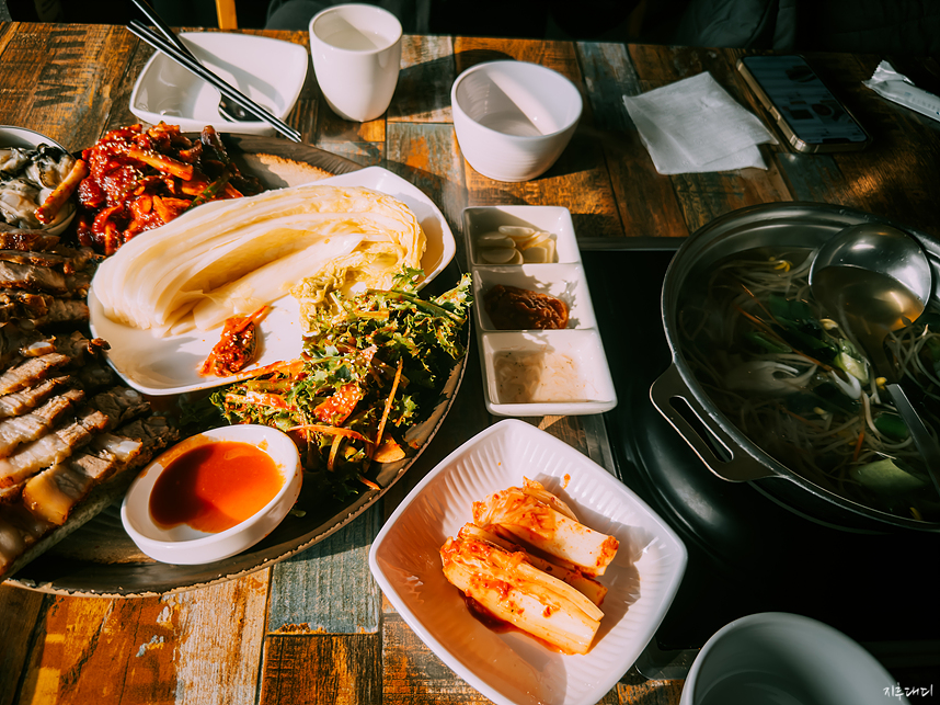 장비빔국수와 굴국밥 보쌈