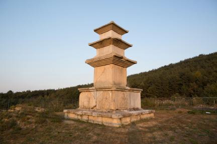 보물 경주 남산 창림사지 삼층석탑 (慶州 南山 昌林寺址 三層石塔)