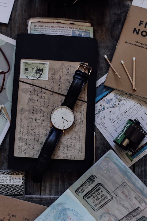 여권과 함께 있는 모습