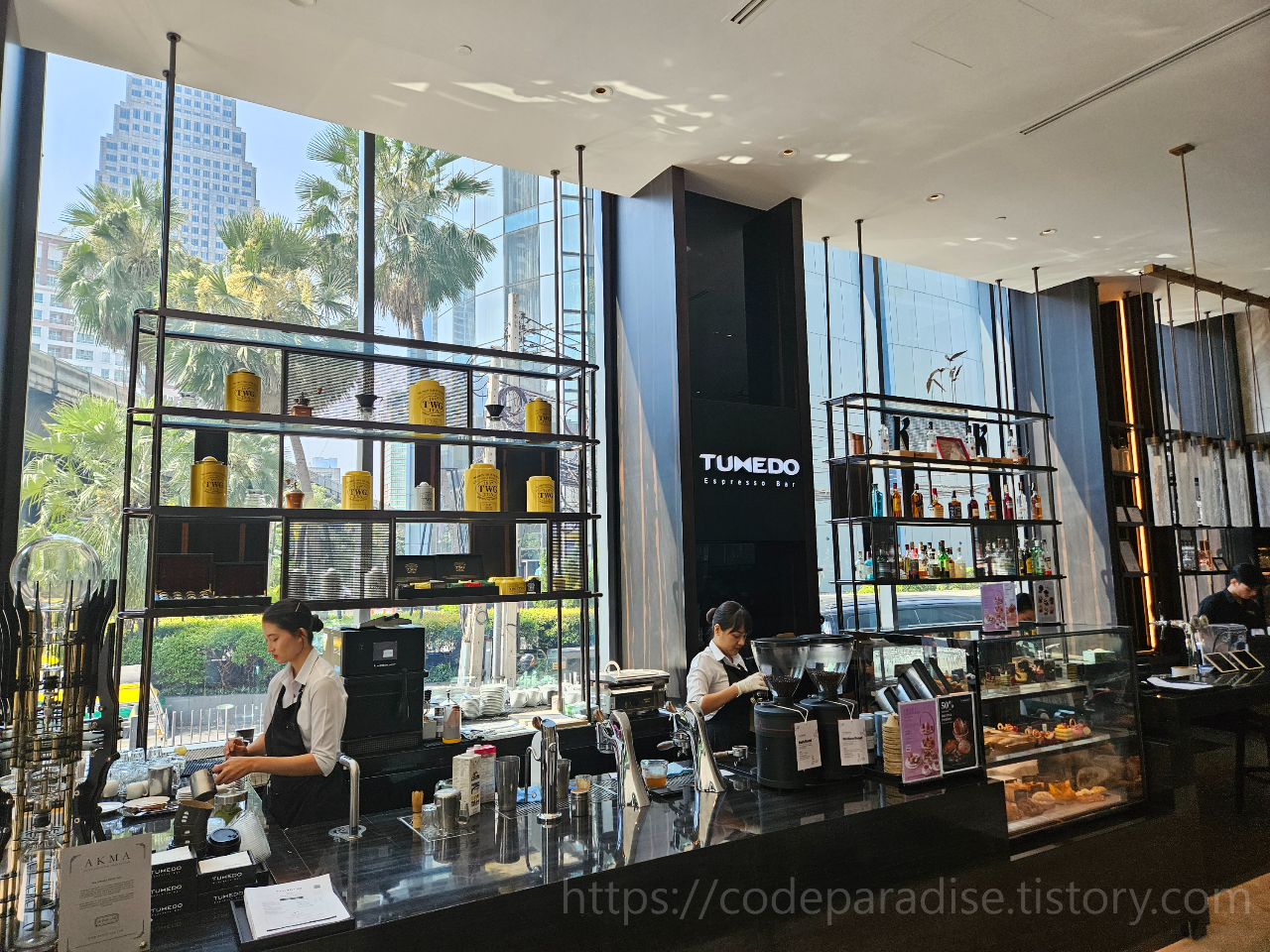 ํธํ
์ฌ์ง