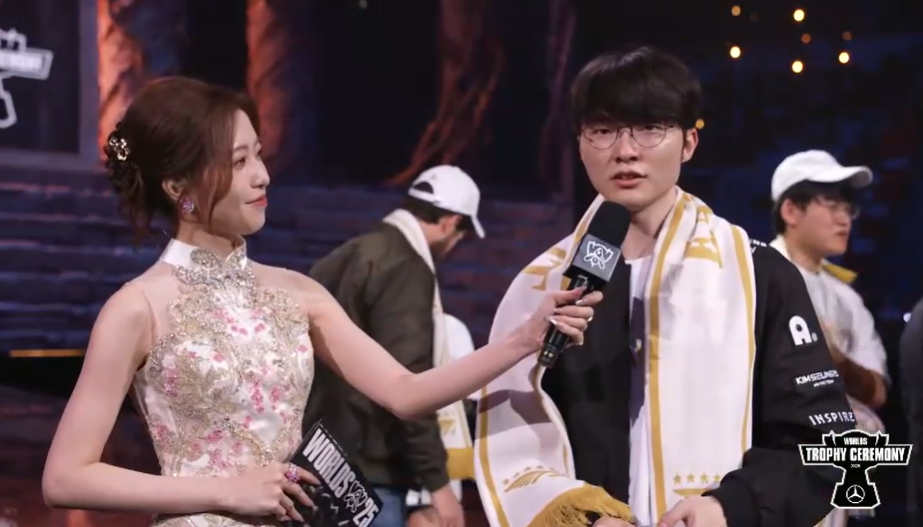 롤드컵 우승 인터뷰 하는 페이커(Faker) 이상혁