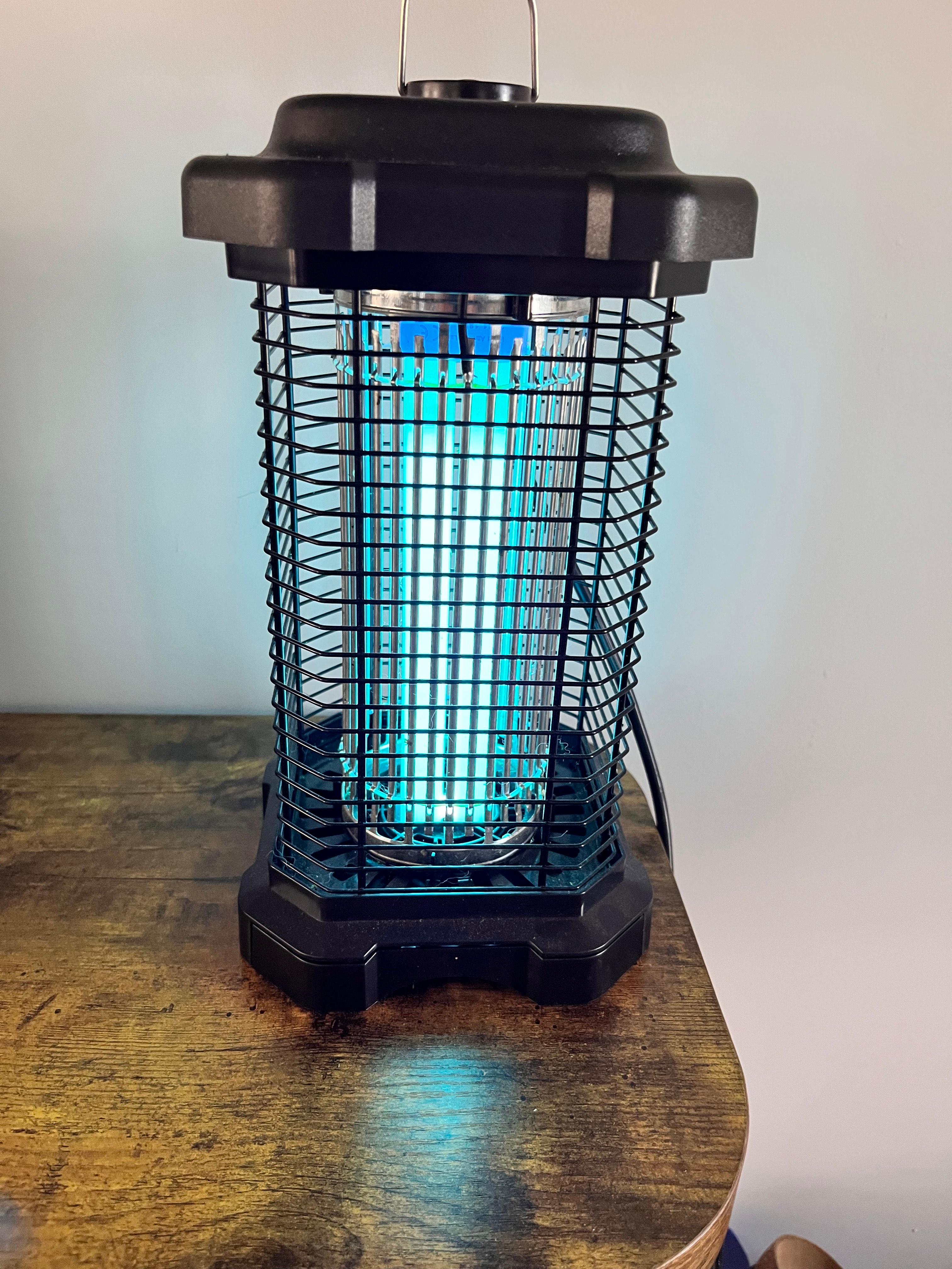 전기 해충 퇴치기 전원 연결 한 이미지