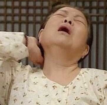 뒷골이 땡기는 증상