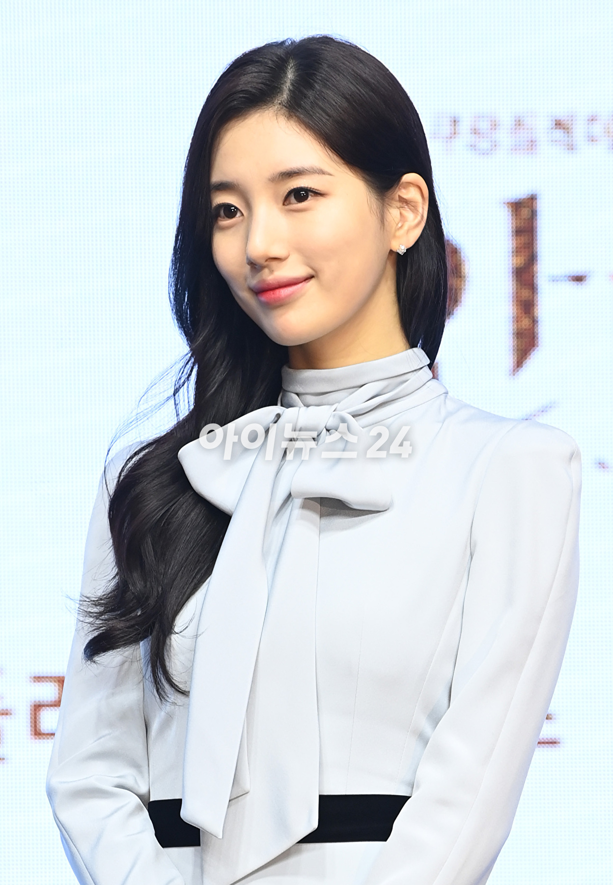 배우 수지가 21일 오전 여의도 콘래드서울에서 열린 쿠팡플레이 시리즈 '안나' 제작발표회에 참석해 포토타임을 갖고 있다. [사진=정소희 기자]