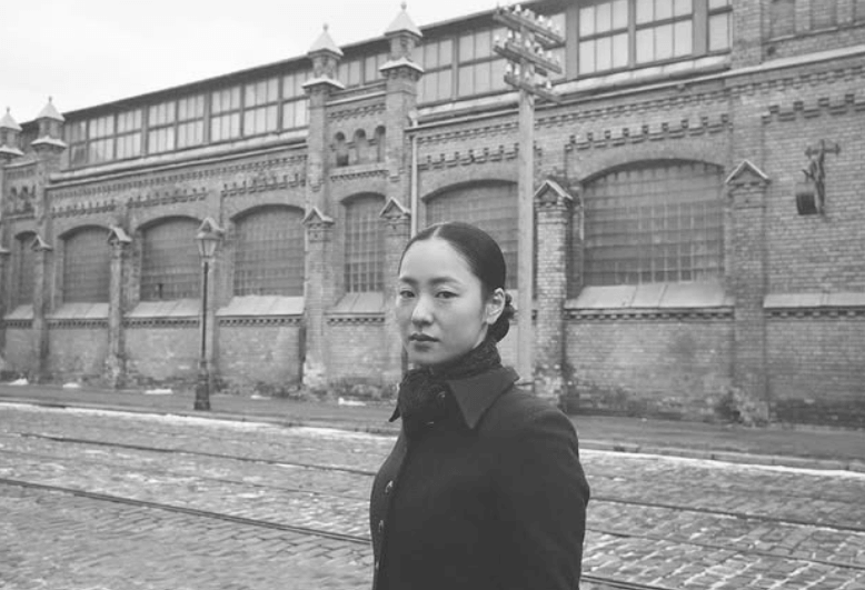 전여빈 프로필 (2025영화 검은 수녀들 미카엘라 역) 시선 집중