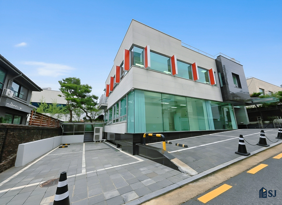건물 1층 자주식 주차 공간, 총 6대 이상 주차 가능