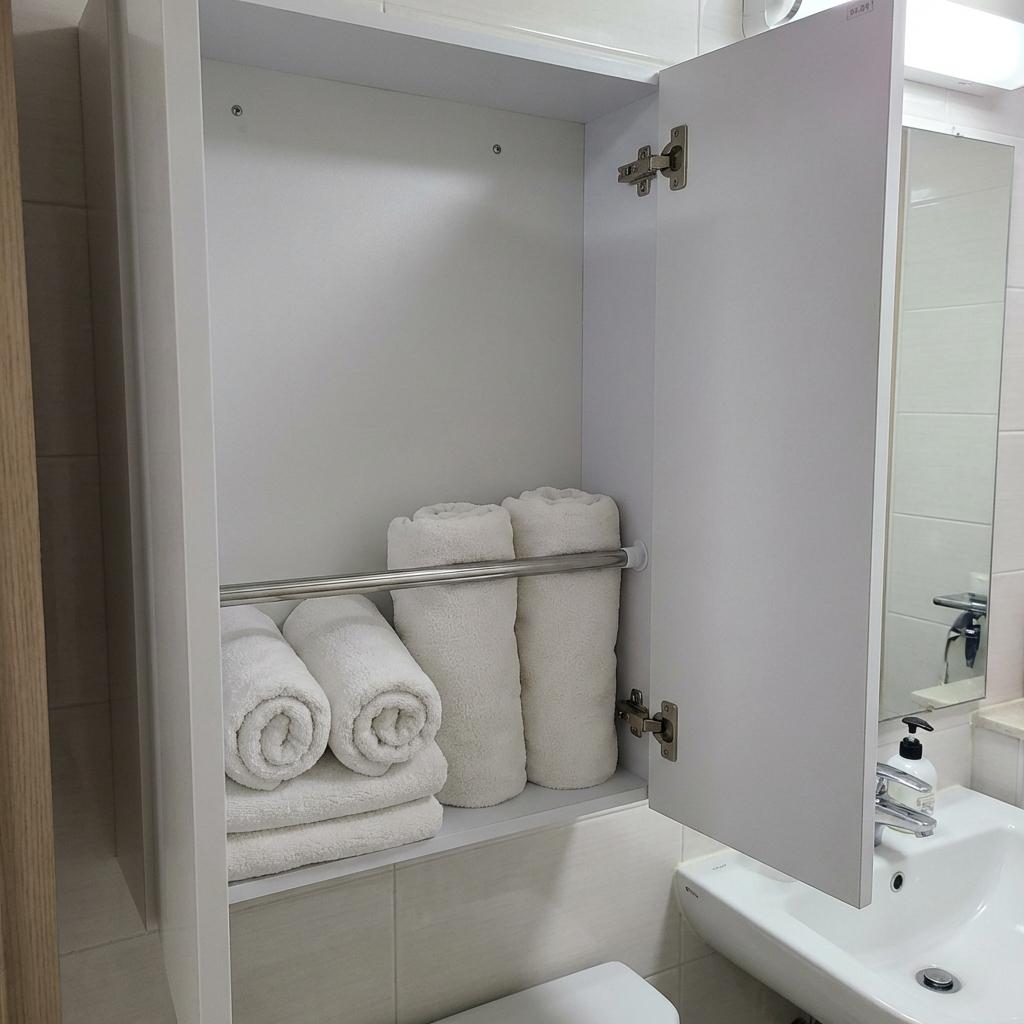 좁은 화장실 수납장 2배로 넓게 쓰는 꿀팁