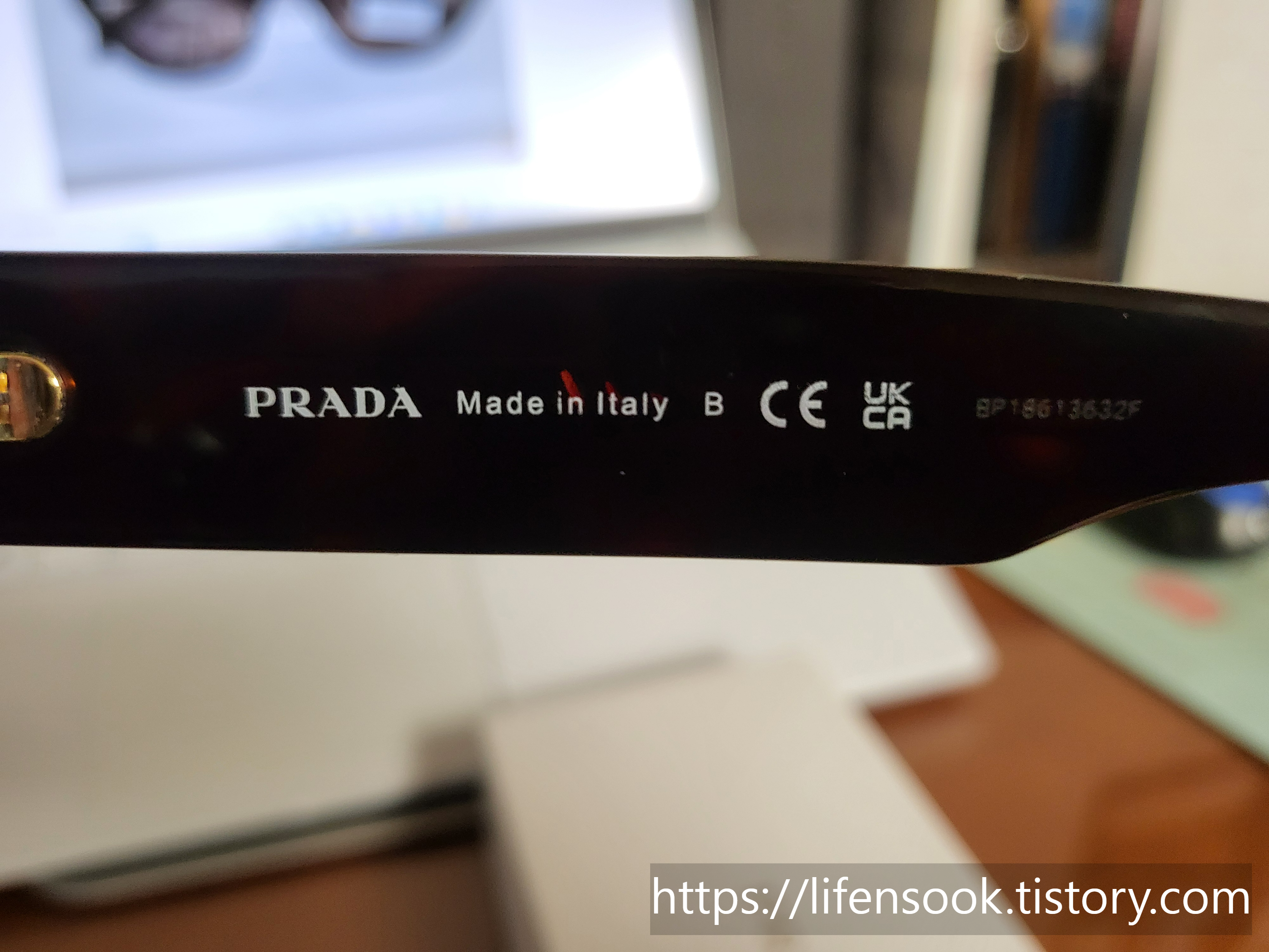PRADA SPR A09 1SN-5Y1 다리 안쪽 사진 1