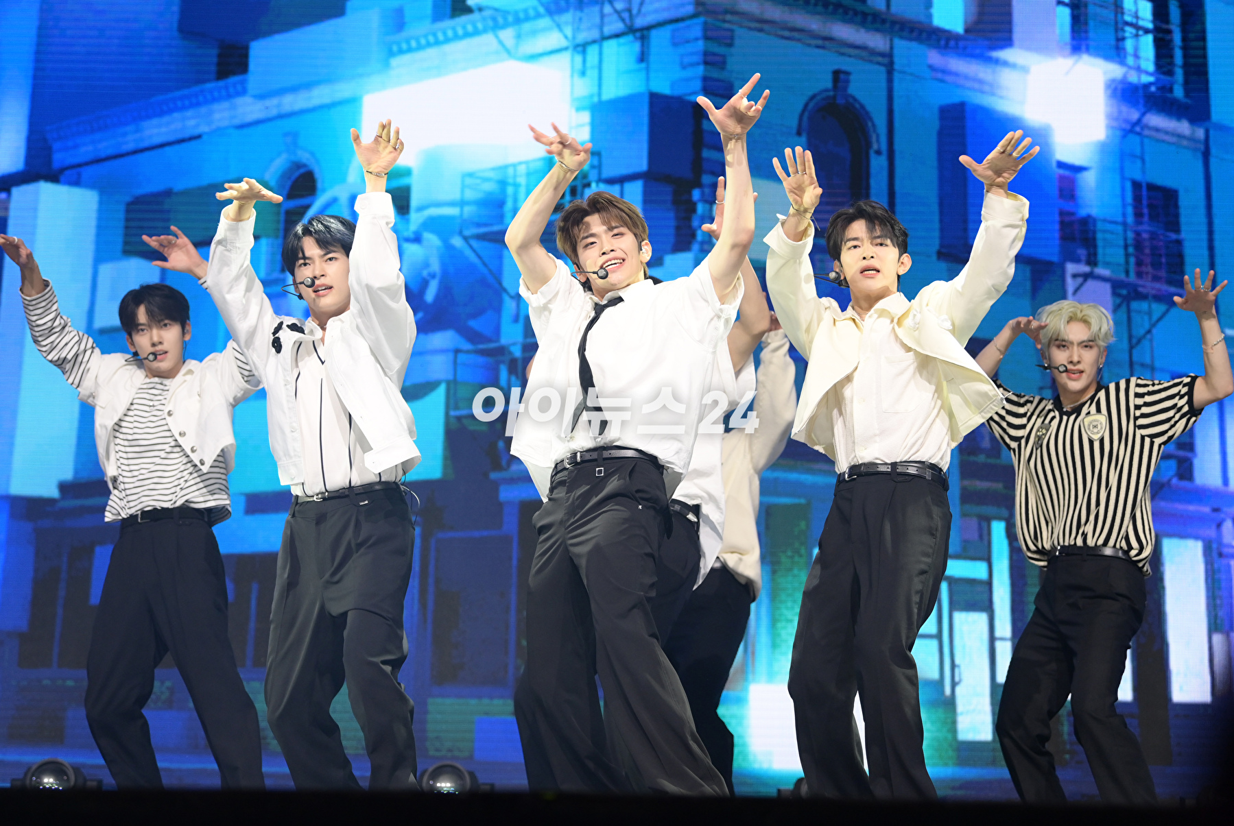 그룹 제로베이스원이 10일 오후 서울 광진구 광장동 예스24라이브홀에서 열린 제로베이스원(ZEROBASEONE) 데뷔 쇼케이스에 참석하고 있다. [사진=정소희 기자]