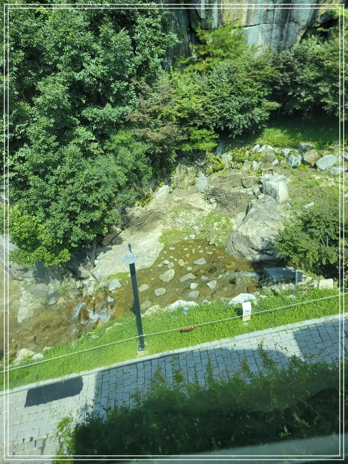 모노레일-왼쪽-기암괴석-전경