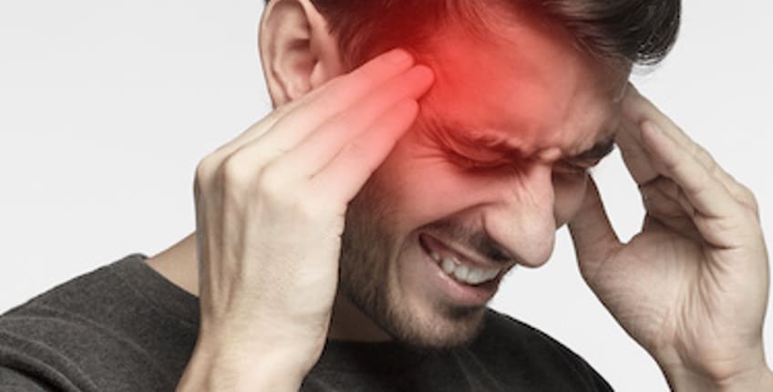 두통을 호소하는 남자