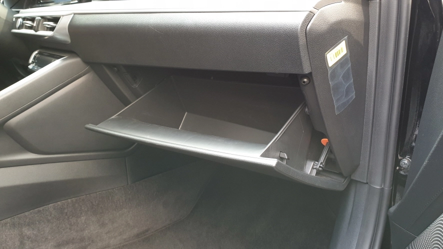 글로브박스 고리