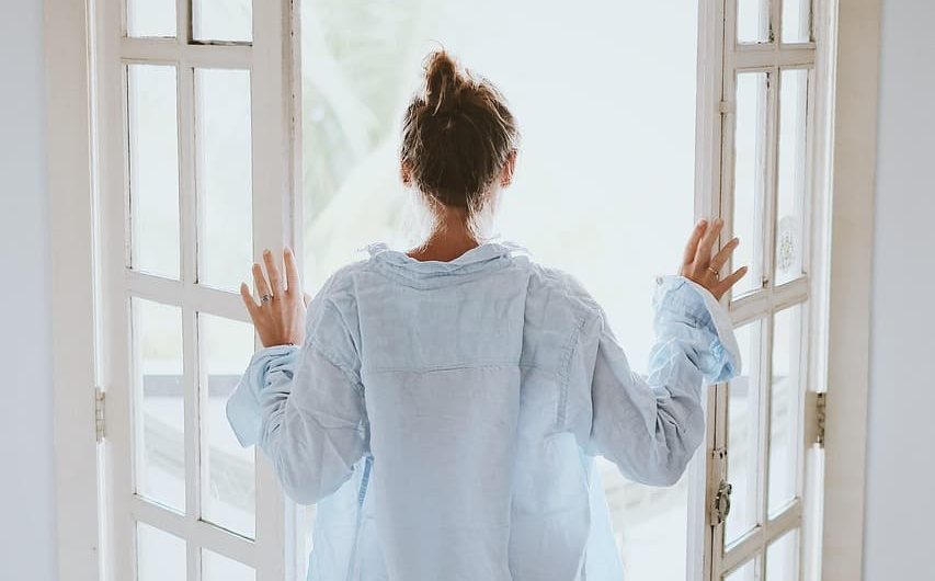 아침 햇빛 노출이 수면 리듬을 회복하는 원리