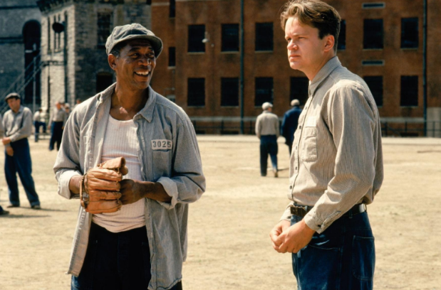 명작 영화 쇼생크 탈출의 한 장면
