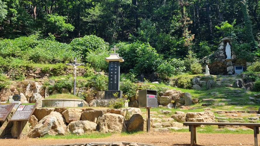 안양 수리산성지 최경환 프란치스코 성인 묘, 성모동산 성모상 사진