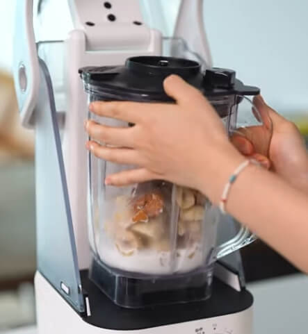 믹서기에 아이스크림 넣기