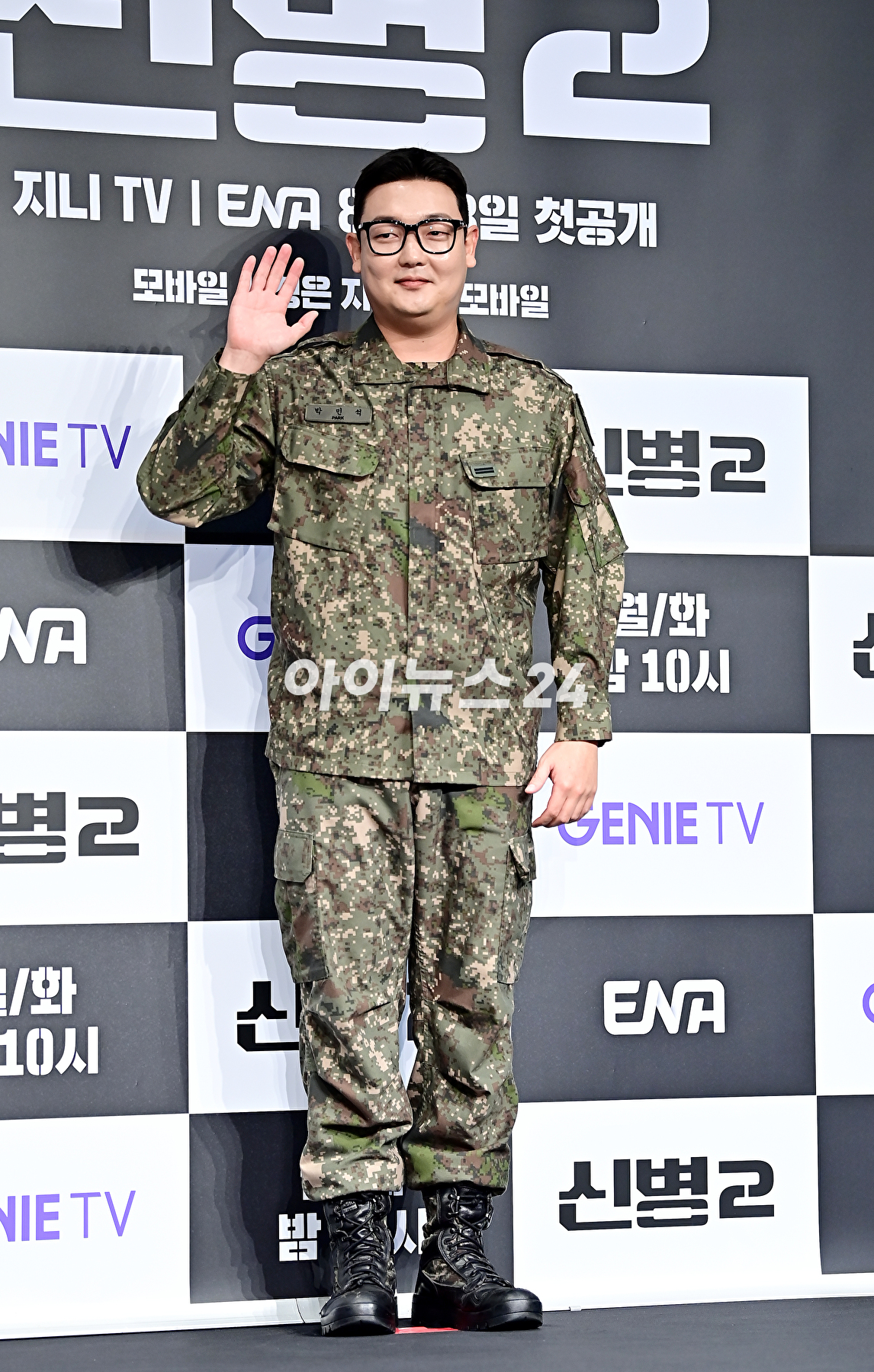 배우 김민호가 28일 오후 서울 신도림 디큐브시티 더 세인트에서 열린 지니 TV 오리지널 신병2 제작발표회에서 포토타임을 갖고 있다. '신병2'는 '신병' 시즌1에 이어지는 스토리로 일병만 되면 편해질 줄 알았던 신병 박민석(김민호 분) 앞에 화생방보다 독한 중대장 오승윤(김지석 분)이 부임하면서 펼쳐지는 파란만장한 군대 생활관 라이프를 그린 드라마다. [사진=곽영래 기자]