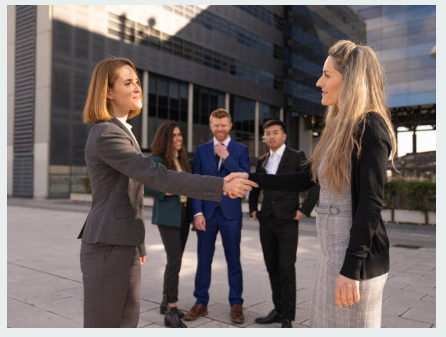 회사에서 일하는 사람 사진