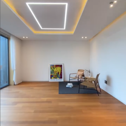 방 하나를 응접실로 사용으로 좋은게&amp;#44; 통유리로 되어 있어 밖을 보면서 대화를 하기에도 매우 좋다.