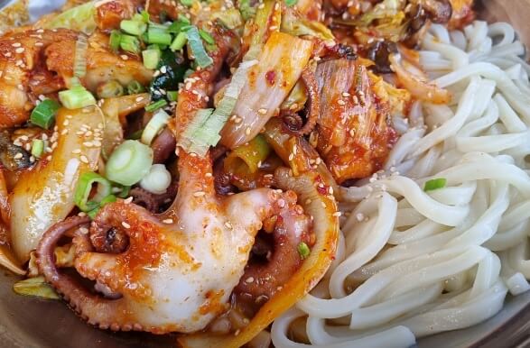 생생정보 장사의 신 아귀불고기 시키면 조개탕이 서비스 화성 향남 맛집 김태용의 섬집칼국수 아구불고기 화성향남점