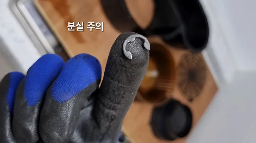 후드 날개 고정 부품 뺀 모습