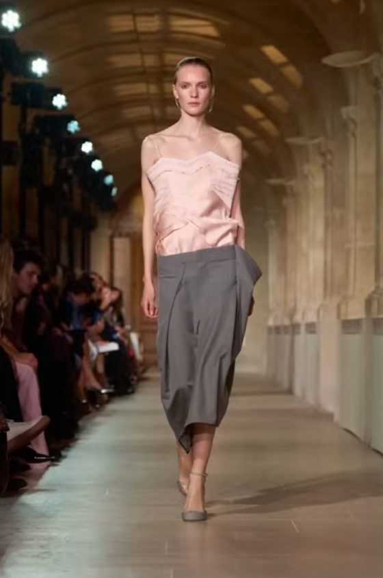 2026 패션 키워드-로우 웨이스트(Low-Waist)