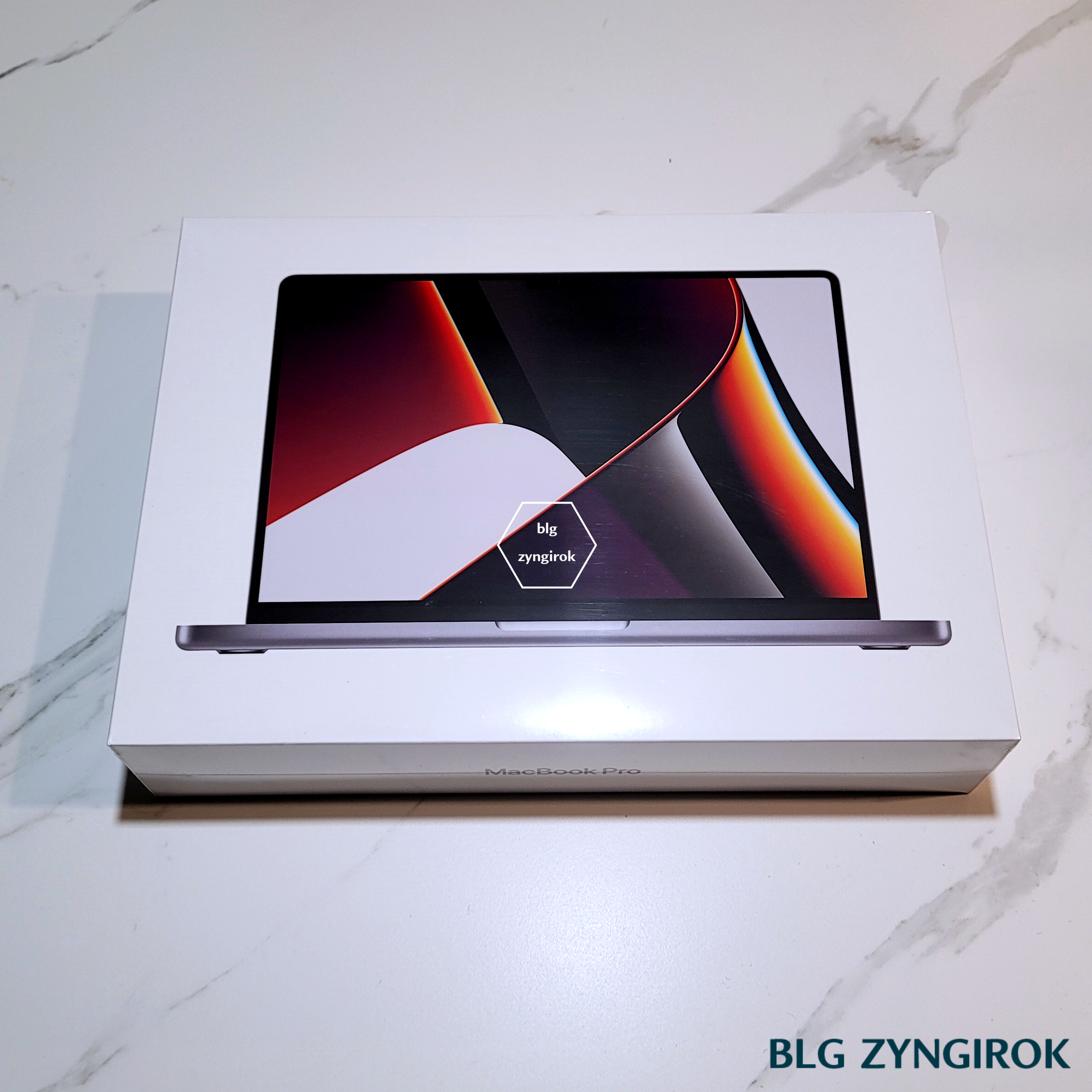 포장을-뜯지-않은-맥북-프로