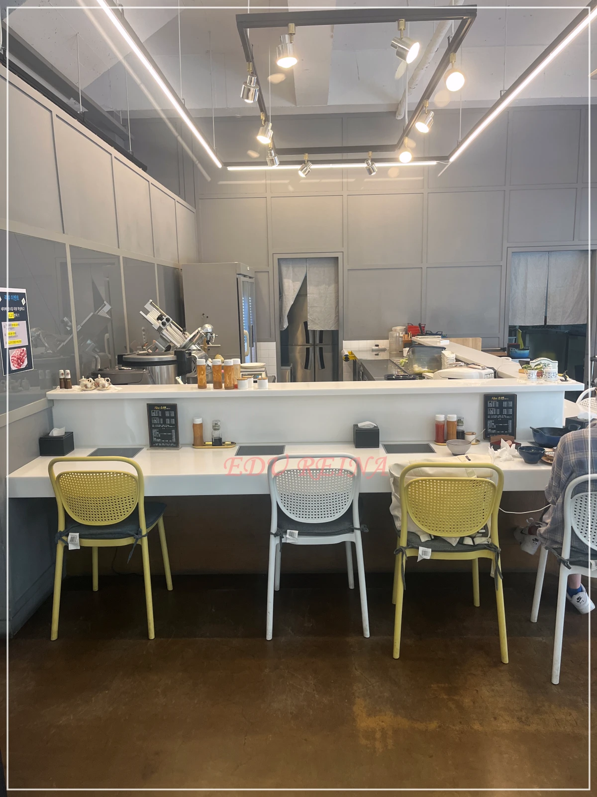 샤브샤브소반-내부-1인테이블