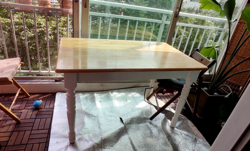 집으로 가져온 무료나뭄 식탁 베란다애서..