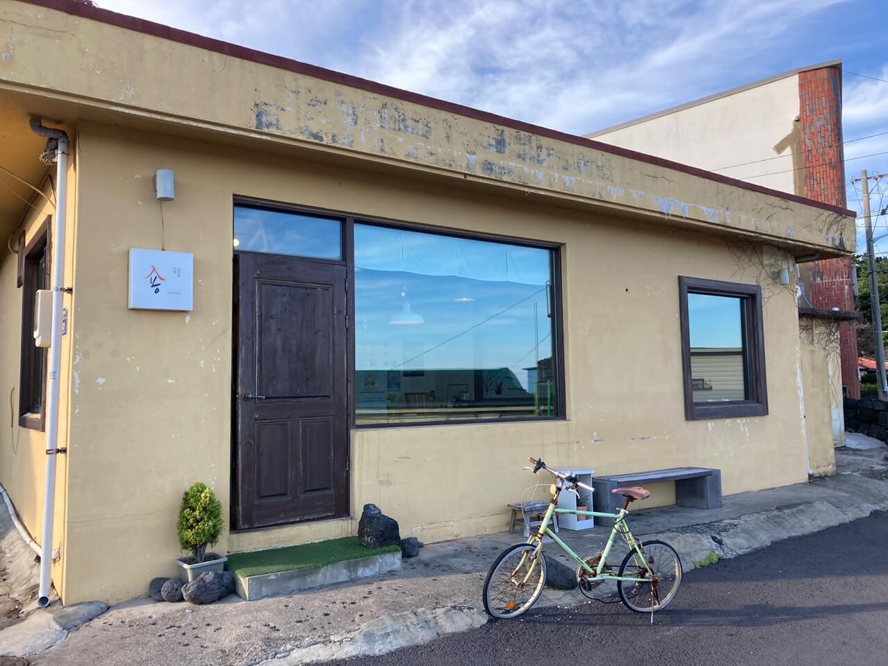 카페숑-제주-남원-뷰-맛집-카페-간판-외관