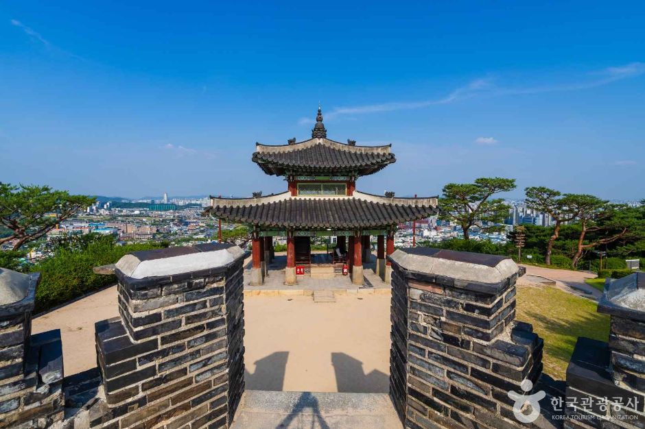 효원의 서장대 후면