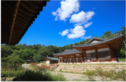 하늘, 구름,나무 ,절, 기와