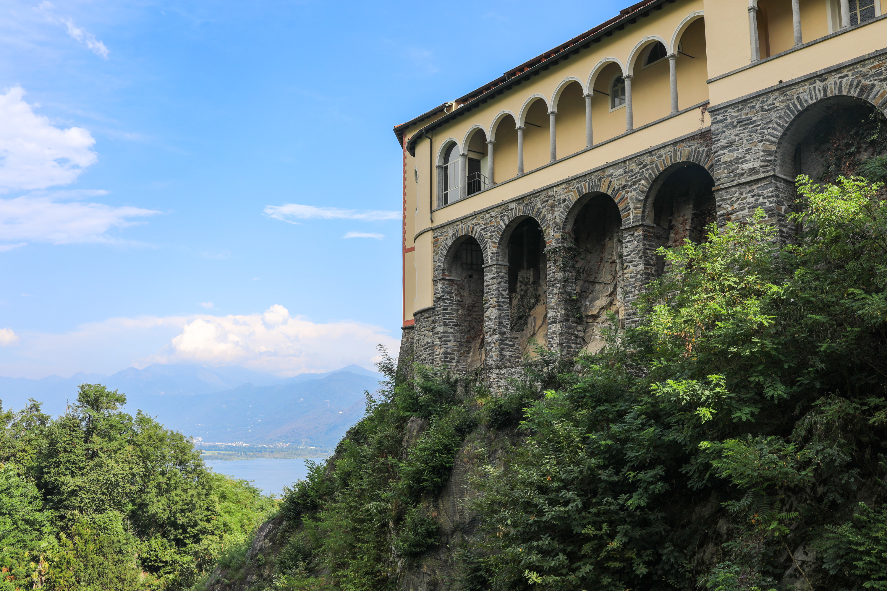 마돈나 델 사소 성당