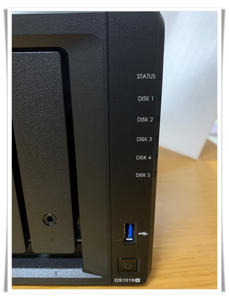 DS1019+ 전면부 명칭