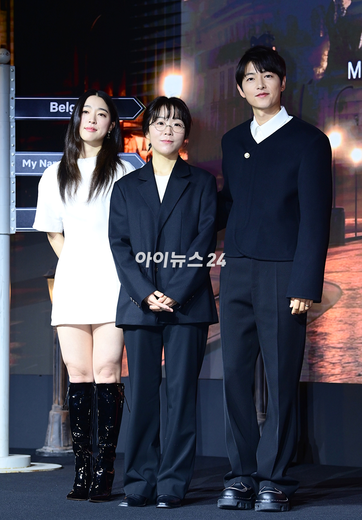 최성은-김희진 감독-송중기가 27일 오전 서울 마포구 마포동 호텔 나루 서울 엠갤러리에서 열린 넷플릭스 영화 &#39;로기완&#39;(감독 김희진) 제작보고회에 참석하고 있다. [사진=정소희 기자]