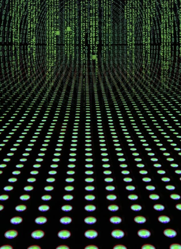 디지털 머니를 쓰는 손가락이 지출을 통제하지 못할 때